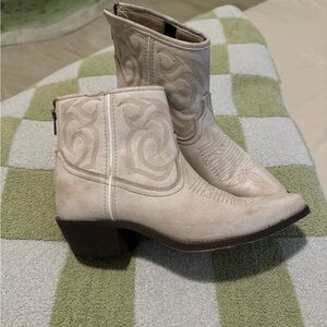 (Worn twice) Laredo ankle boots 8.5